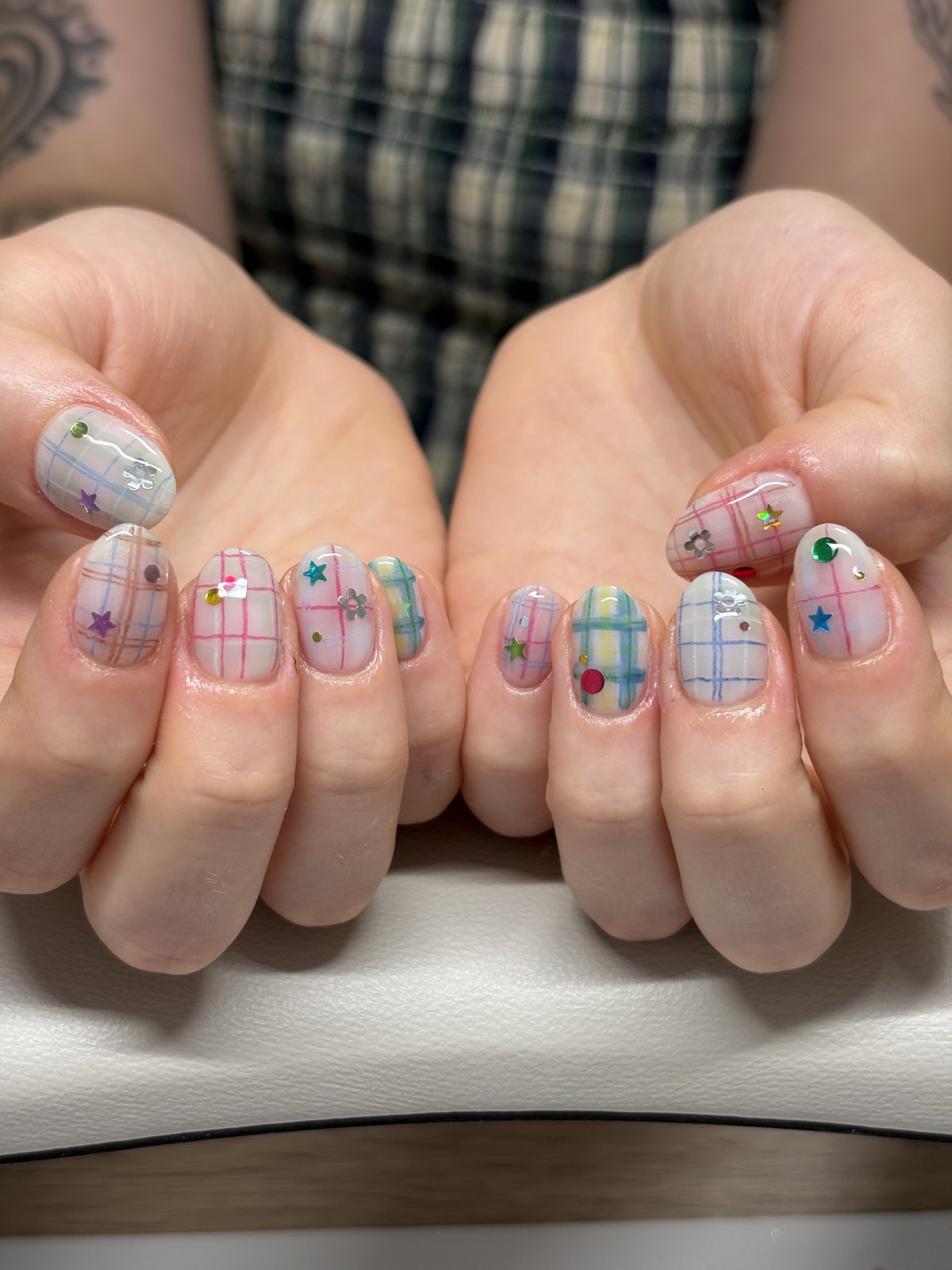 Coloured Pencil Plaid with Tiny Stars | Pastel Check Nails in Harajuku