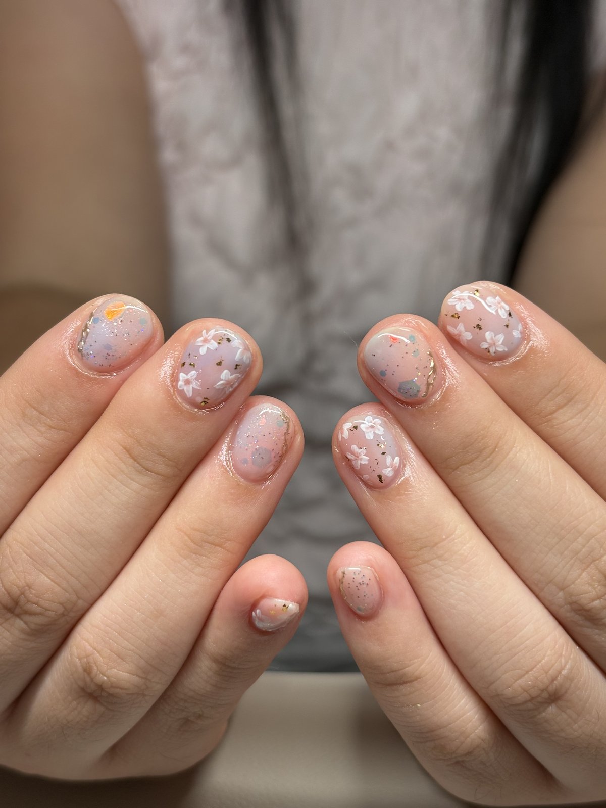 White Blossoms on Grey-Blue with Gold Foil - nail design by lull., Harajuku Tokyo
