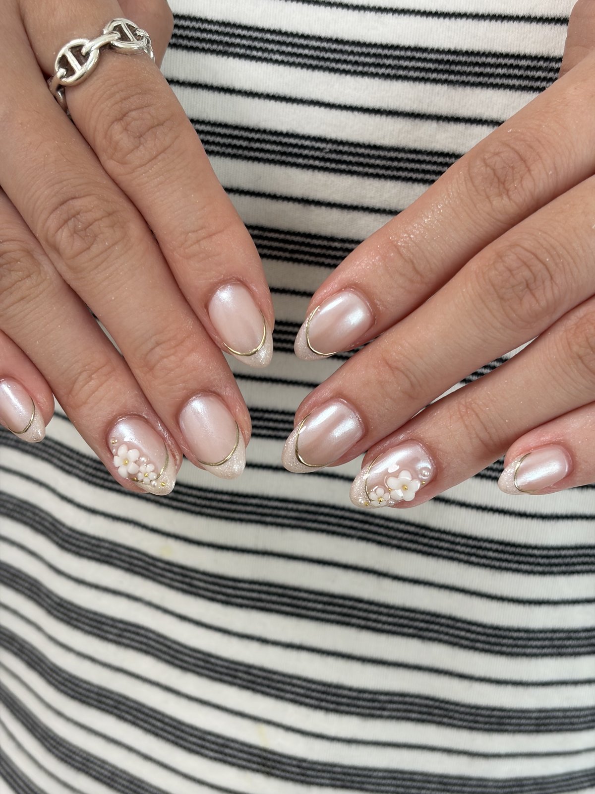 Smooth-Tipped Glitter French in Soft White | French Nails in Harajuku