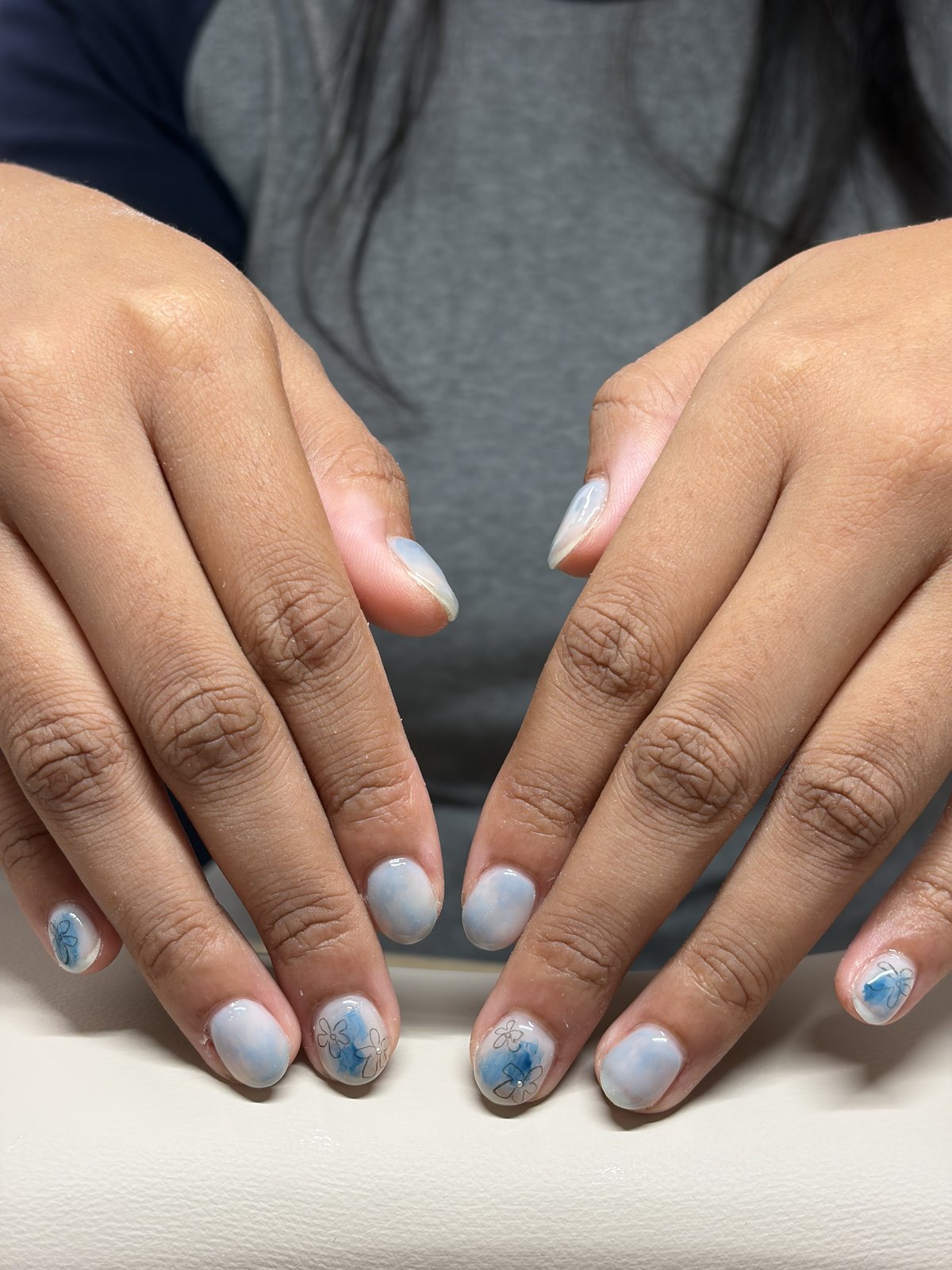 Quiet, Pared-Back Accents on a Few Nails | Minimal Nail Design in Harajuku