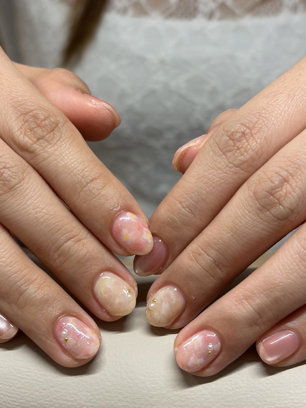 A Soft, Pale Palette on Bare Nails | Accent Nail Art in Harajuku