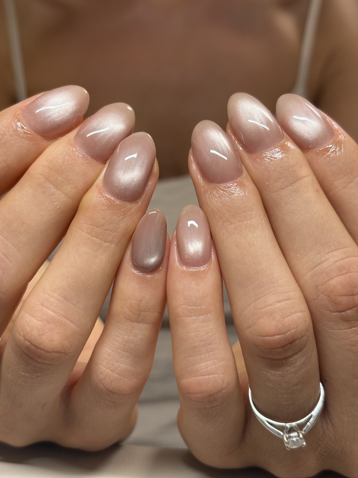 Shifting Light Across Every Finger | Magnetic Cat-Eye Nails in Harajuku