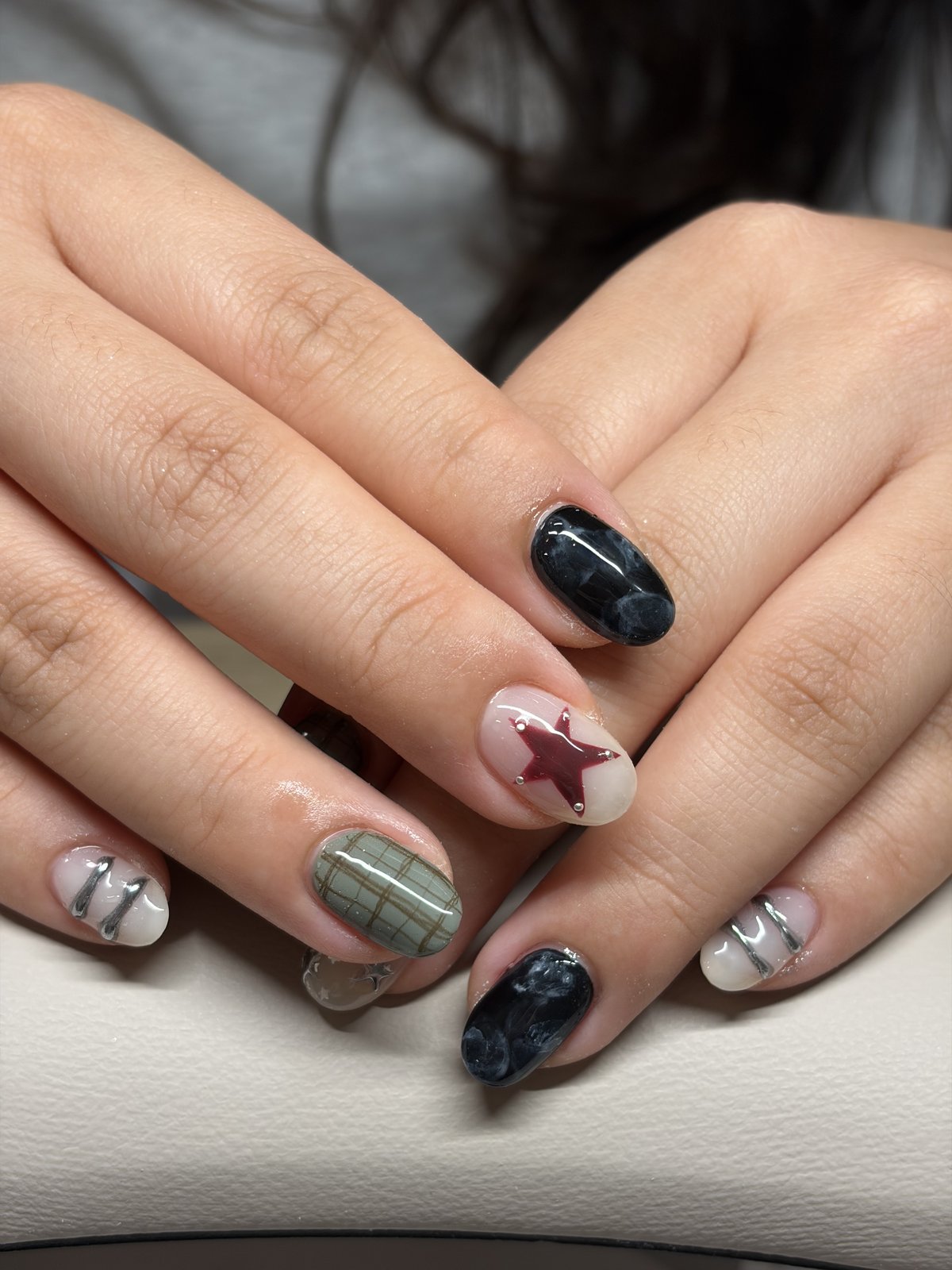 A Fill-In Base with Art on All Ten Nails | Gel Nail Design in Harajuku