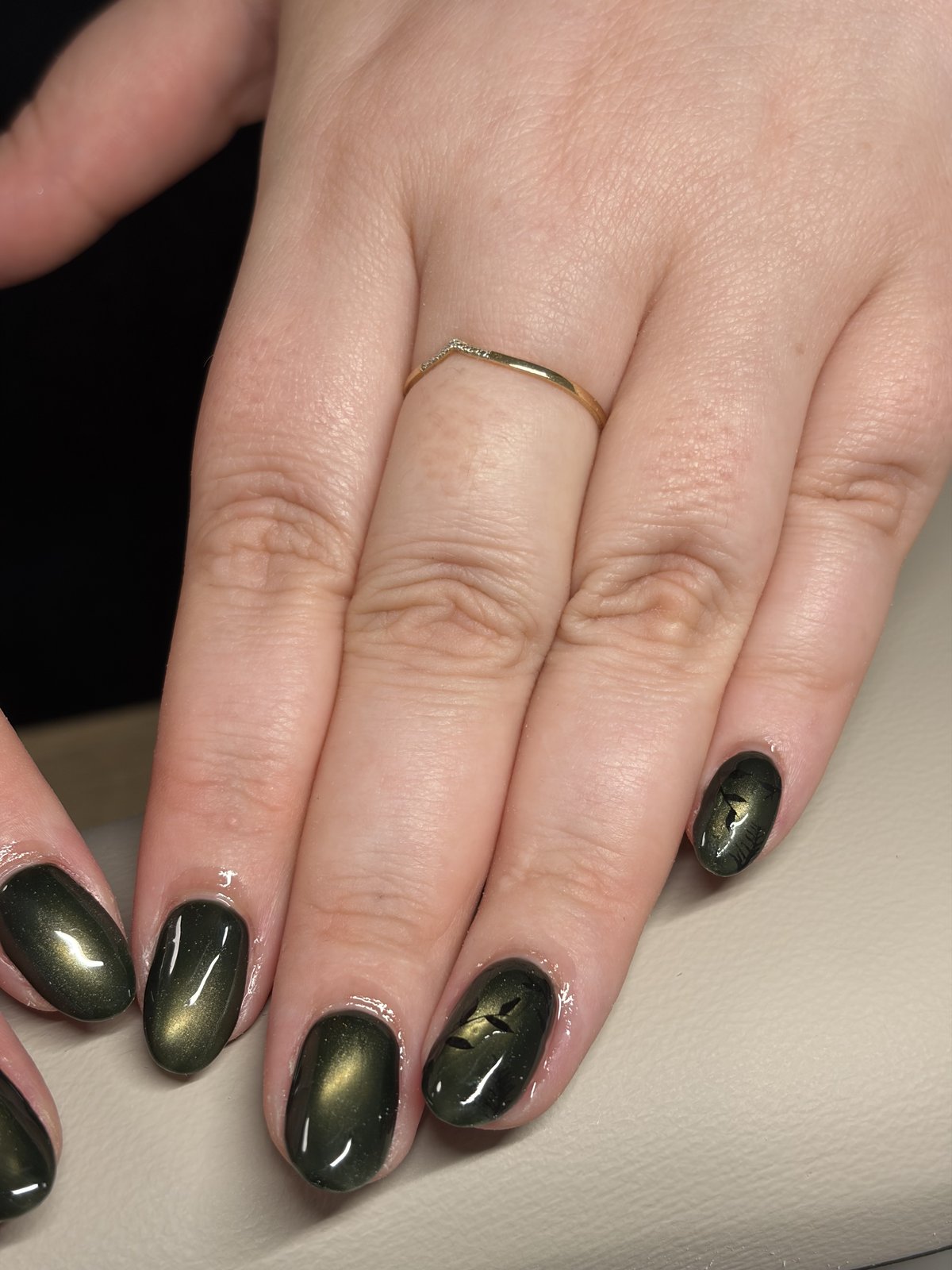 Accent Points on Select Nails Over a Fill-In Base - nail design by lull., Harajuku Tokyo