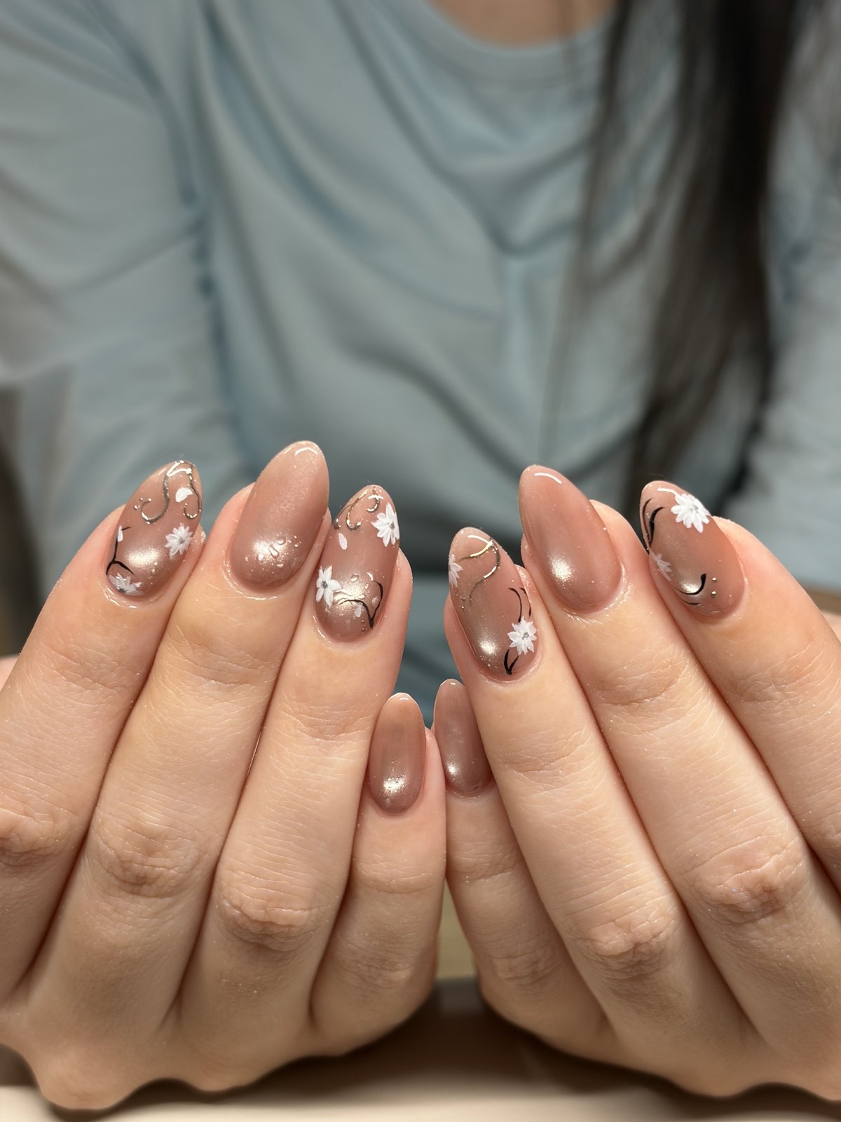 Fill-In Rebalance with Accent Points on Six Nails | Gel Nail Art in Harajuku