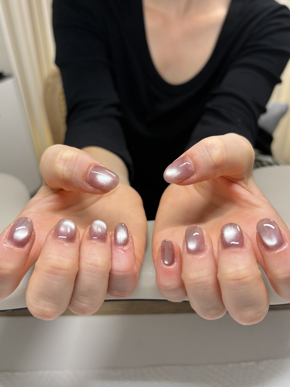 Shifting Light Bands on Bare Nails | Magnetic Gel Nails in Harajuku